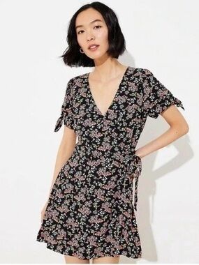 Ann Taylor LOFT Floral Wrap Surplice V-Neck Puff Sleeve Romper Dress Black 4